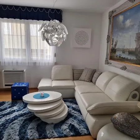 Charming Apartment, 2 Garage Parking Apartamento