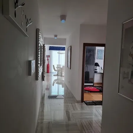 Apartamento Charming Apartment, 2 Garage Parking *